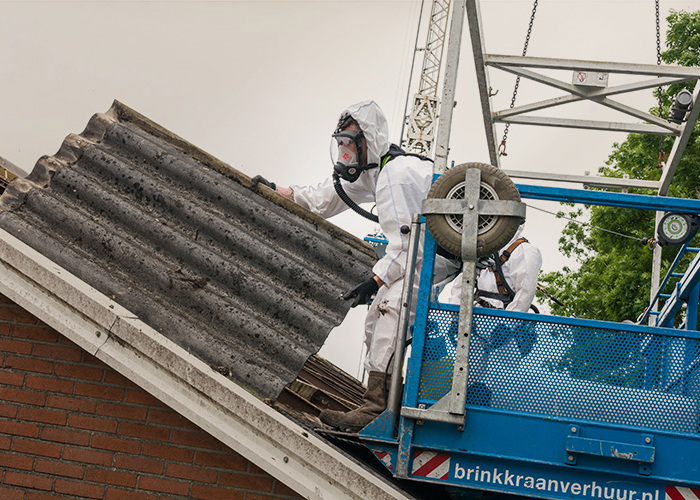 Hoe verwijder je je oude asbestdak? 