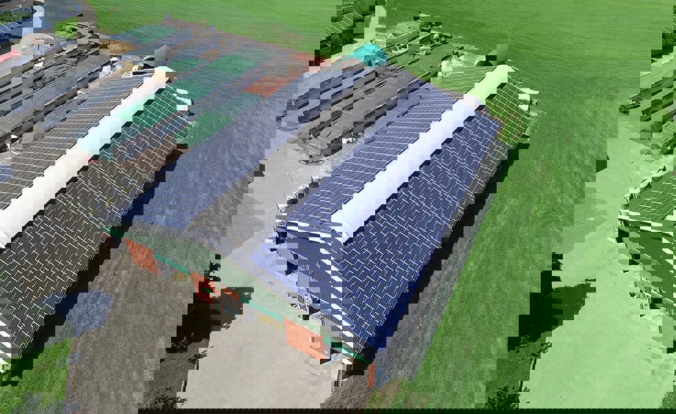Golfplaten en zonnepanelen - een perfecte combinatie